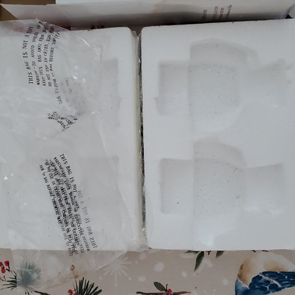 Home & Gift Collection Gingerbread Figurines. New in Box. - Picture 3 of 6